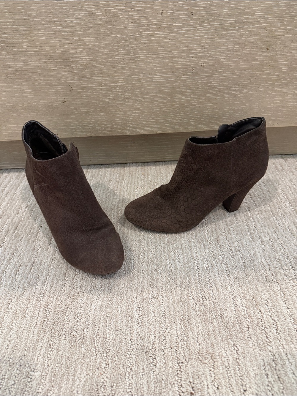 BCBG Generation Classic Women's Brown Suede Ankle Boots 6.5